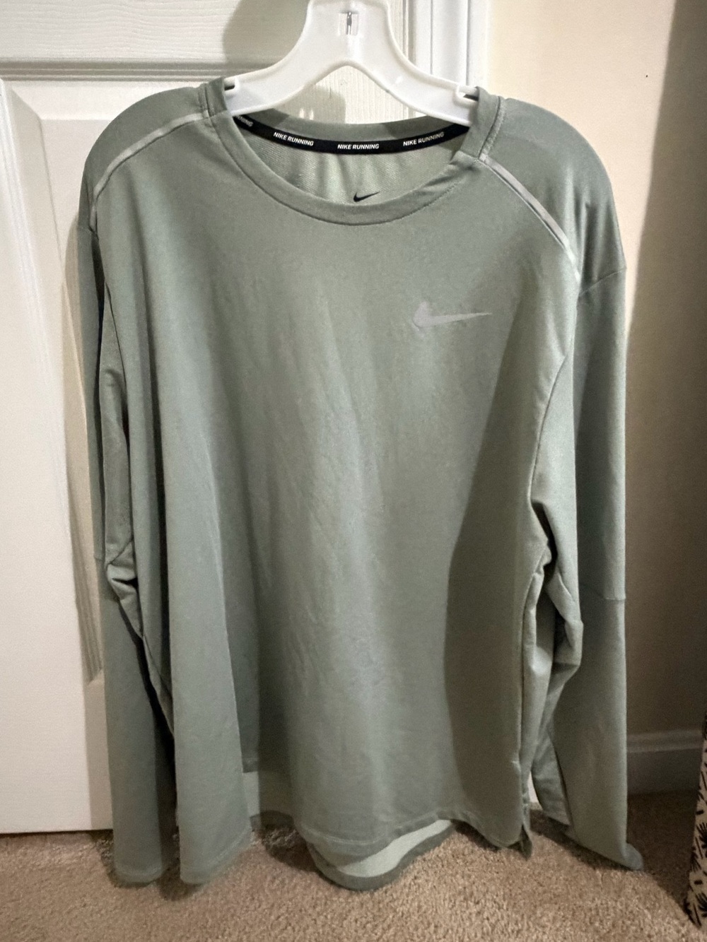 Nike Men's Long Sleeve Crew in Sage Green